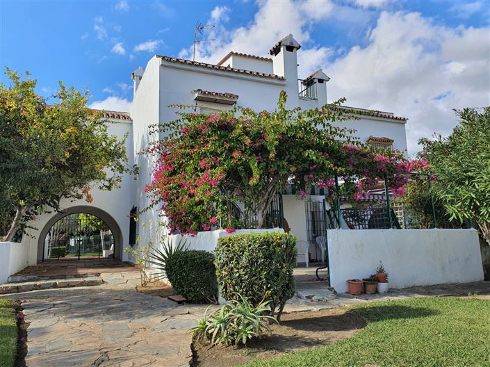 Image No.1-4 Bed Property for sale