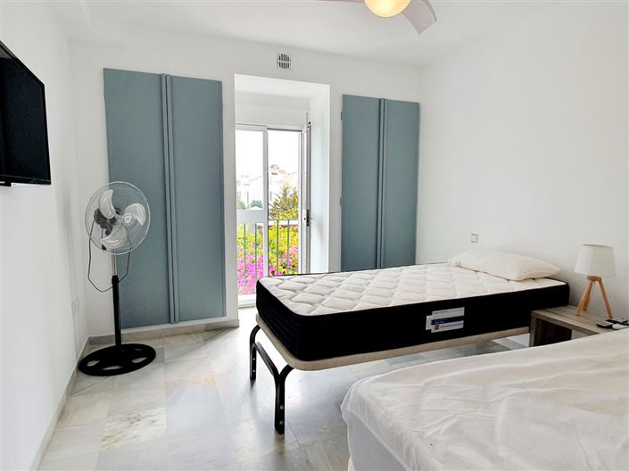 Image No.14-4 Bed Property for sale