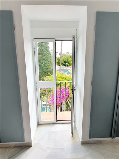 Image No.15-4 Bed Property for sale