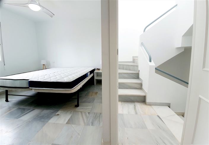 Image No.20-4 Bed Property for sale