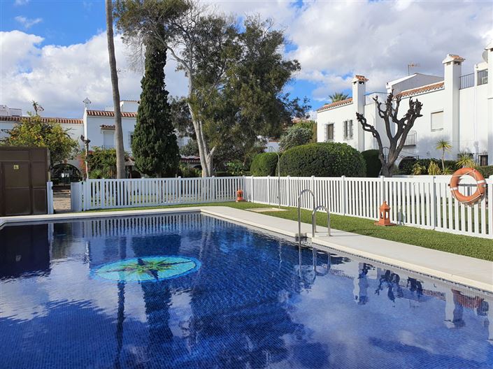 Image No.28-4 Bed Property for sale