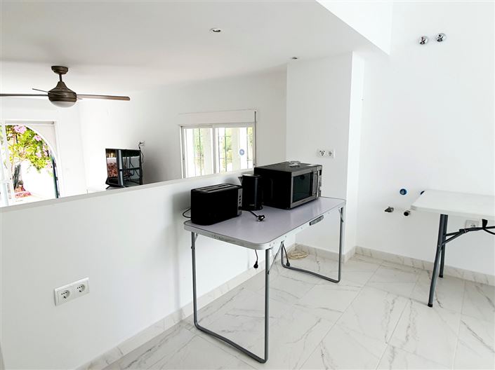 Image No.4-4 Bed Property for sale