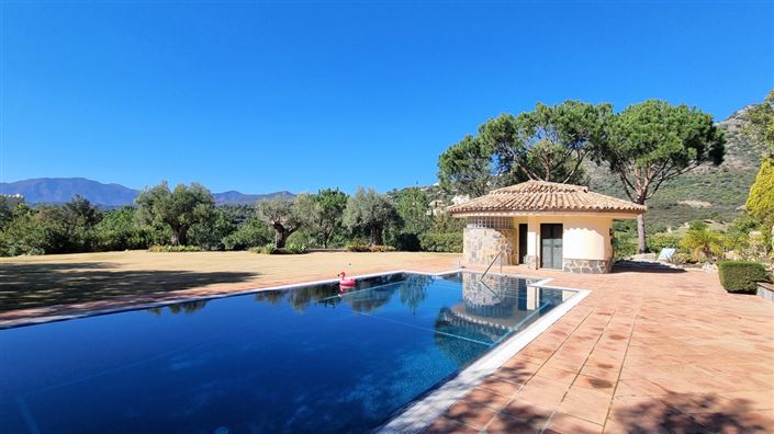 Image No.1-4 Bed Property for sale