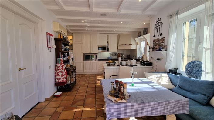 Image No.12-4 Bed Property for sale