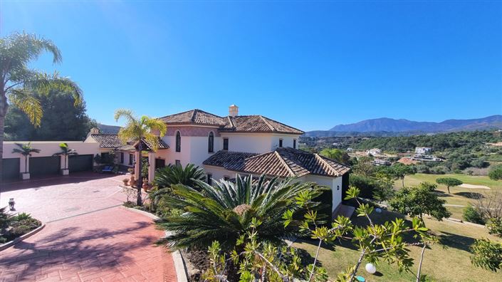 Image No.2-4 Bed Property for sale