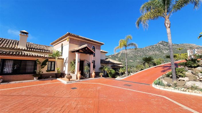 Image No.27-4 Bed Property for sale