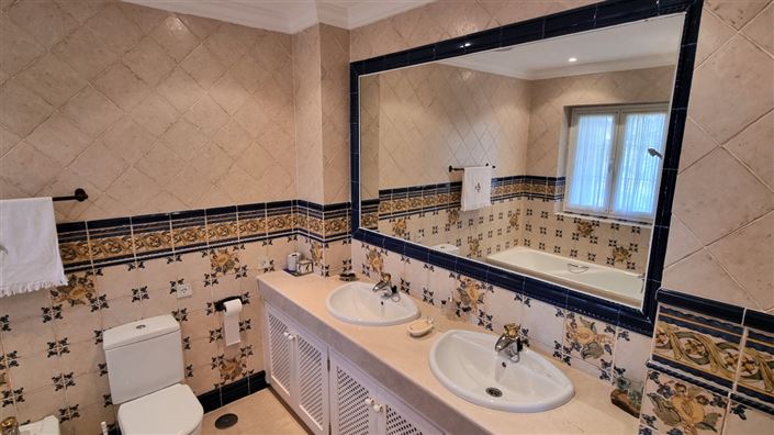 Image No.33-4 Bed Property for sale