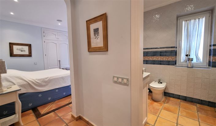 Image No.35-4 Bed Property for sale