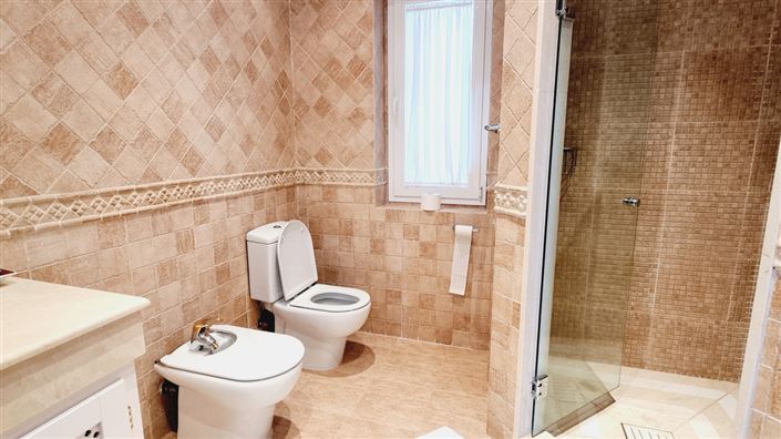 Image No.38-4 Bed Property for sale