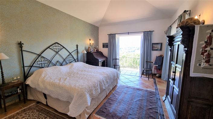 Image No.41-4 Bed Property for sale