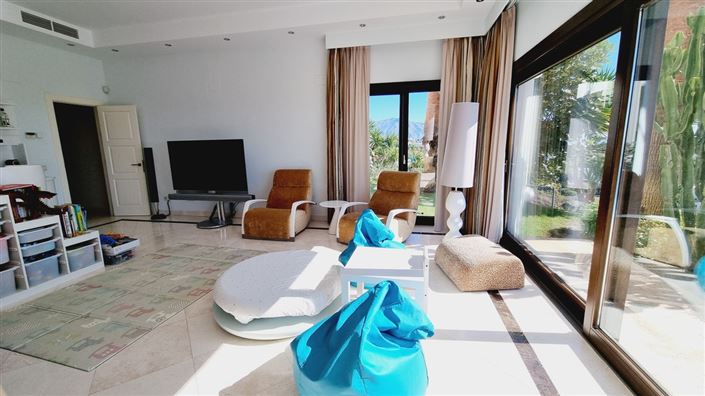 Image No.10-5 Bed Property for sale