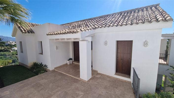 Image No.11-5 Bed Property for sale