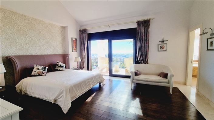 Image No.13-5 Bed Property for sale