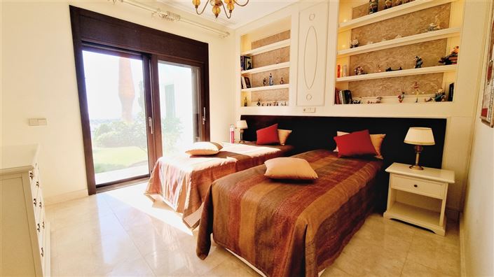 Image No.18-5 Bed Property for sale