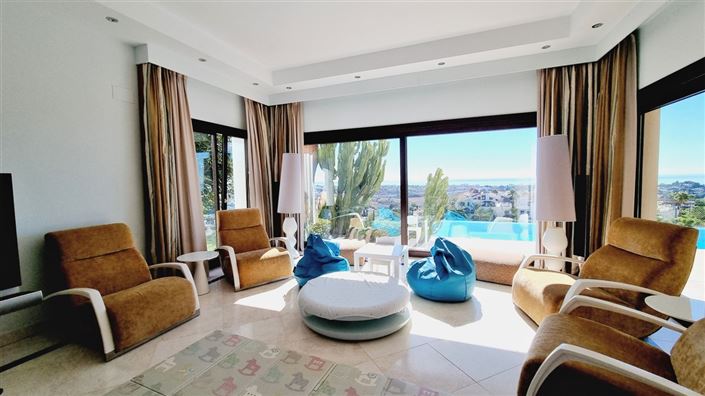 Image No.19-5 Bed Property for sale