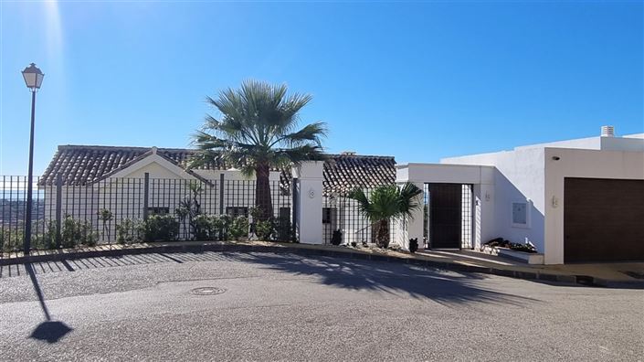 Image No.20-5 Bed Property for sale