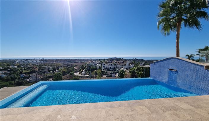 Image No.21-5 Bed Property for sale