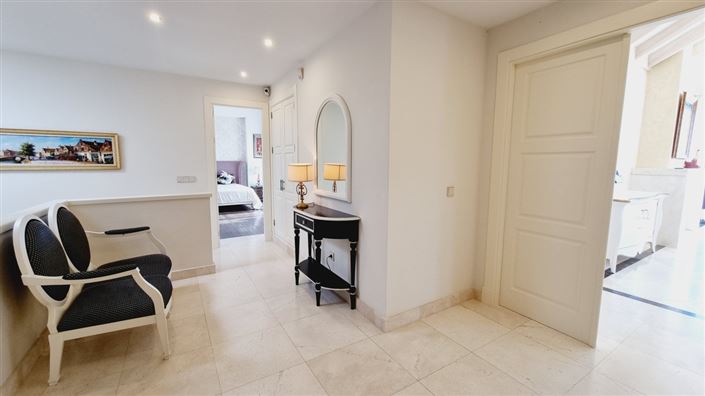 Image No.24-5 Bed Property for sale