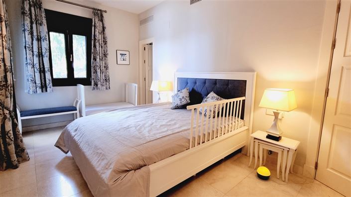 Image No.28-5 Bed Property for sale