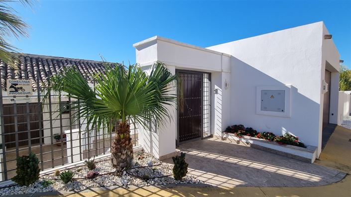 Image No.38-5 Bed Property for sale