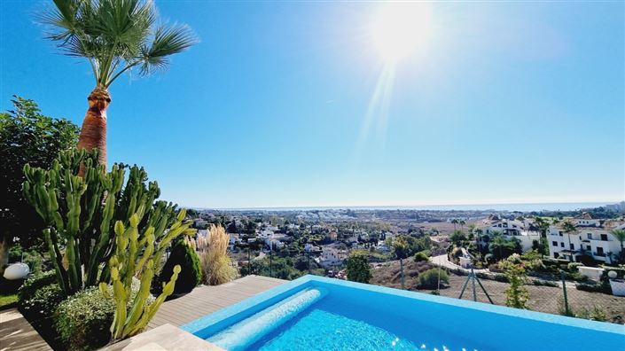 Image No.5-5 Bed Property for sale