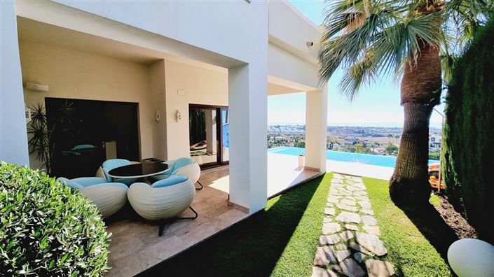 Image No.7-5 Bed Property for sale