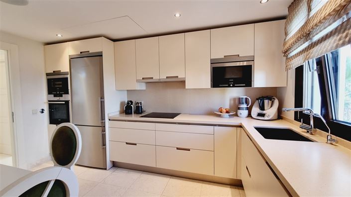 Image No.8-5 Bed Property for sale