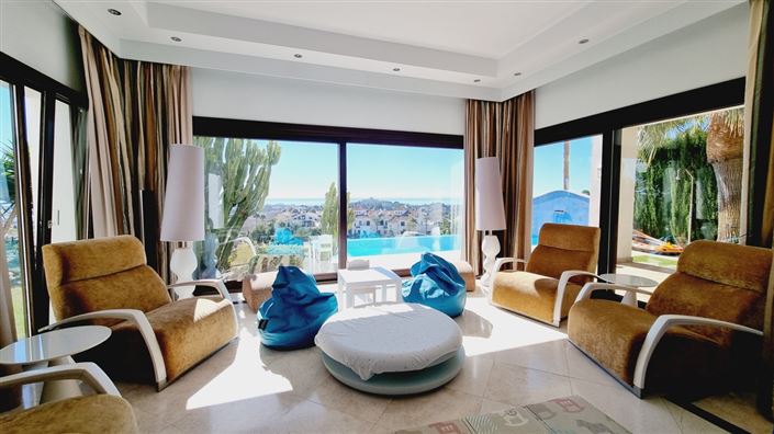 Image No.9-5 Bed Property for sale