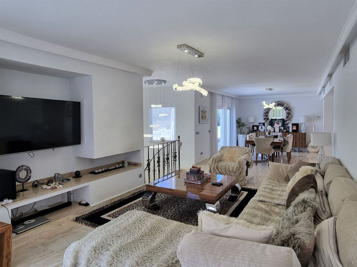 Image No.11-5 Bed Property for sale