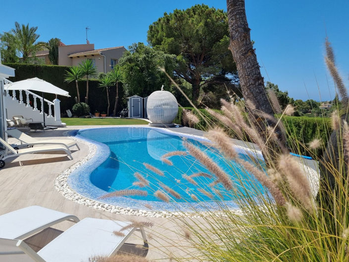 Image No.5-5 Bed Property for sale