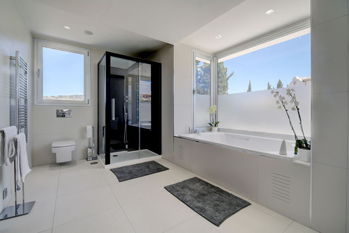 Image No.20-5 Bed Property for sale