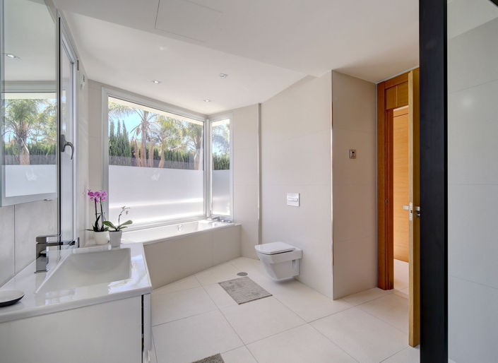 Image No.23-5 Bed Property for sale