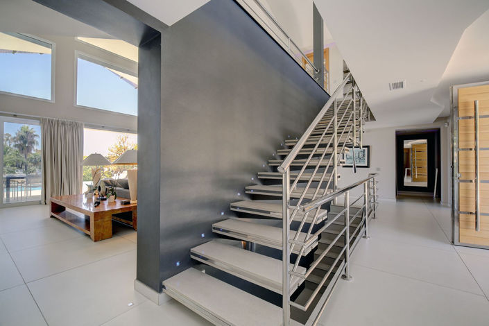 Image No.9-5 Bed Property for sale