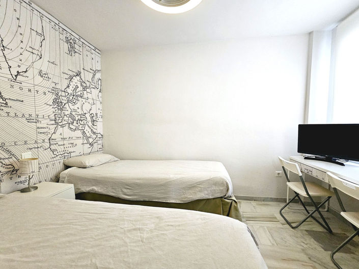 Image No.12-3 Bed Property for sale