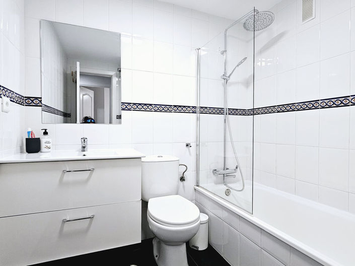 Image No.13-3 Bed Property for sale