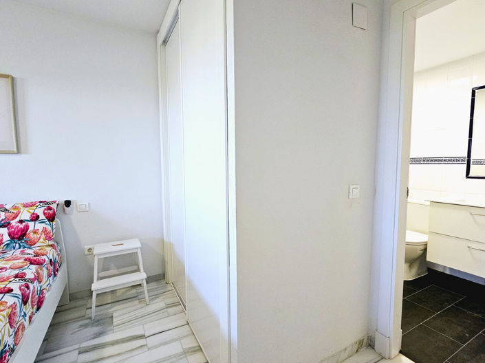 Image No.17-3 Bed Property for sale