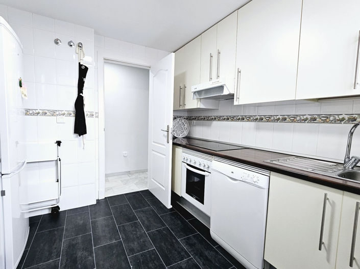 Image No.6-3 Bed Property for sale