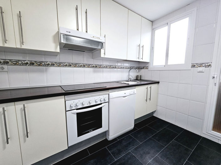 Image No.8-3 Bed Property for sale