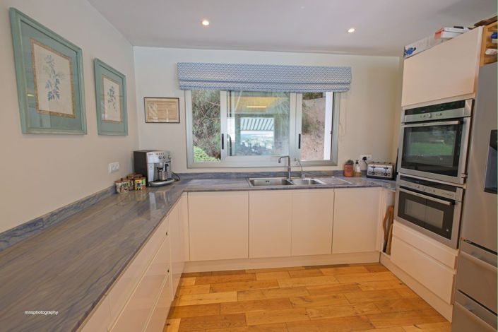 Image No.5-4 Bed Property for sale