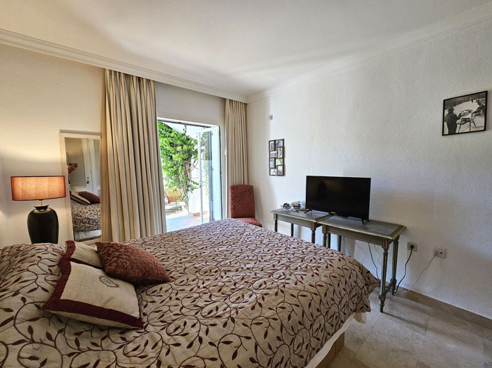 Image No.15-3 Bed Property for sale