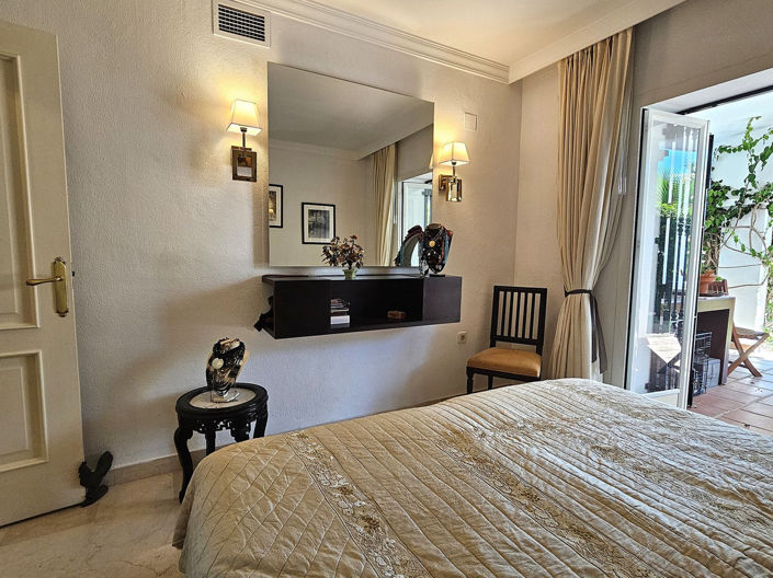 Image No.19-3 Bed Property for sale