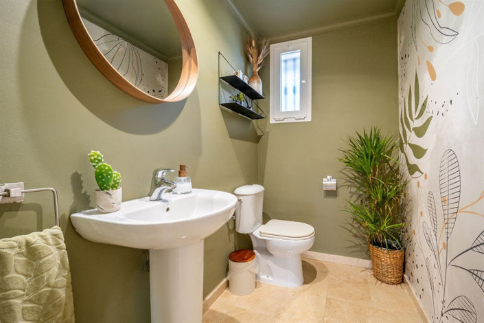 Image No.16-3 Bed Property for sale