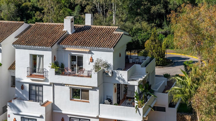 Image No.26-3 Bed Property for sale