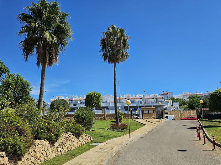 Image No.26-4 Bed Property for sale