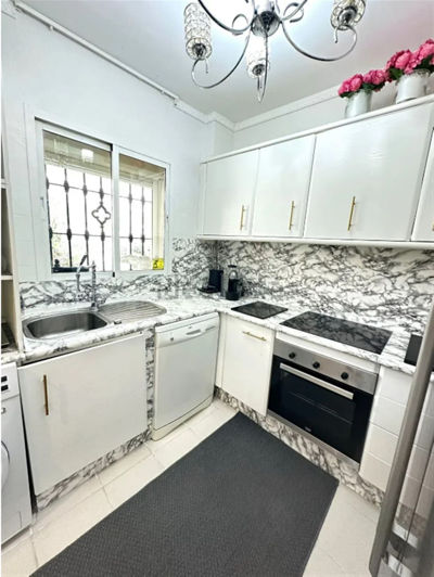 Image No.10-2 Bed Property for sale