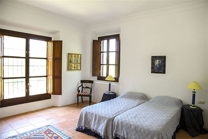 Image No.11-5 Bed Property for sale