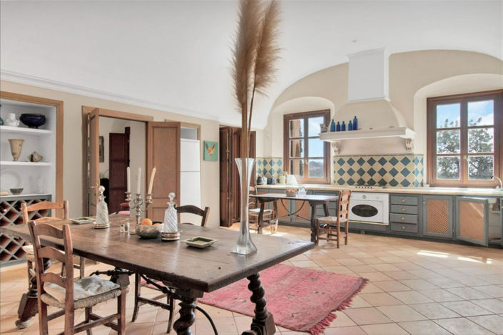 Image No.14-5 Bed Property for sale