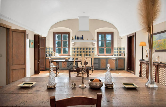 Image No.16-5 Bed Property for sale