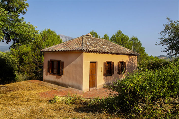 Image No.18-5 Bed Property for sale