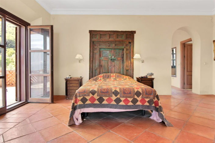 Image No.25-5 Bed Property for sale